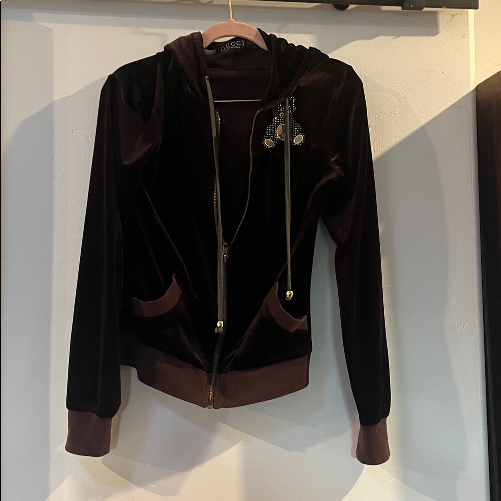 GUCCI-Women's Velvet Tracksuit in Dark Brown with Rhinestone Bears.